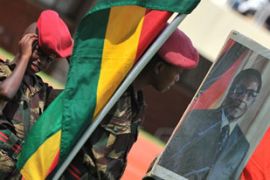 Soldiers hold picture of MUgabe