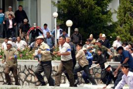 Supporters of Kyrgyzstan''s interim government assault