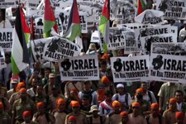 Muslim activists in Indonesia protest against Israeli attack on Turkish aid ship