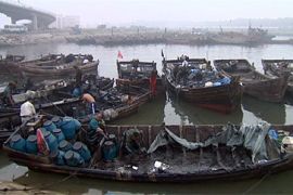 china dalian oil spill cleanup youtube - tony birtley pkg