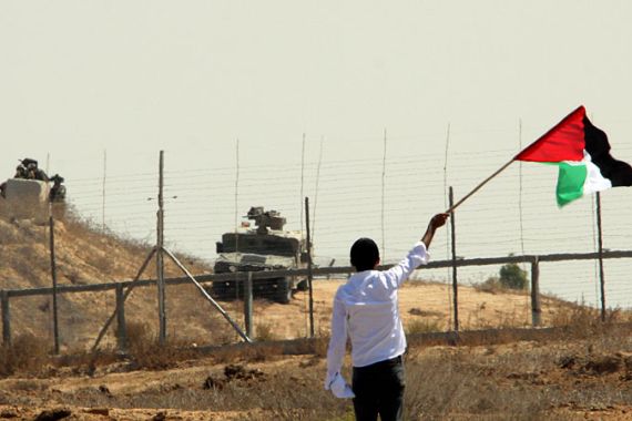 palestine flag israeli troops central gaza