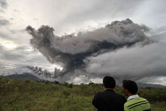 indonesia sumatra volcano mount sinabung