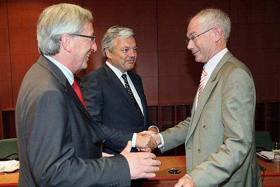epa02319578 (R-L) President of the European Council, Belgian Herman Van Rompuy, Belgian Finance Minister Didier Reynders and Luxembourg''s Prime Minister Jean-Claude Juncker, the president of the eurogroup,