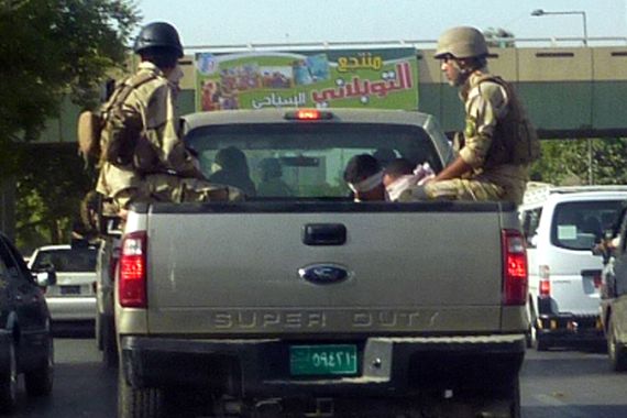 Iraqi detainees in pickup truck