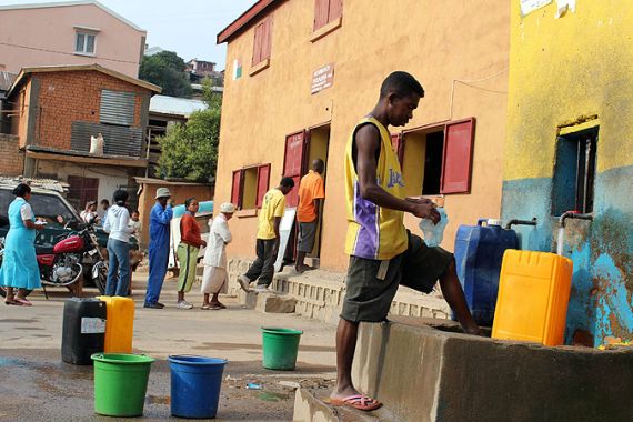 Madagascar citizens line up at polls