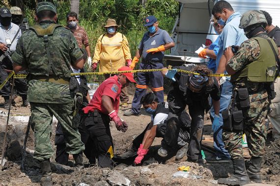mexico drug violence tuncingo acapulco mass grave