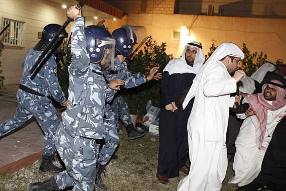 A picture made available on 09 December 2010 shows Kuwaiti special forces clashes with protesting MPs, during an outdoor rally in Sulaibkhat, west of Kuwait City, late 08 December 2010.