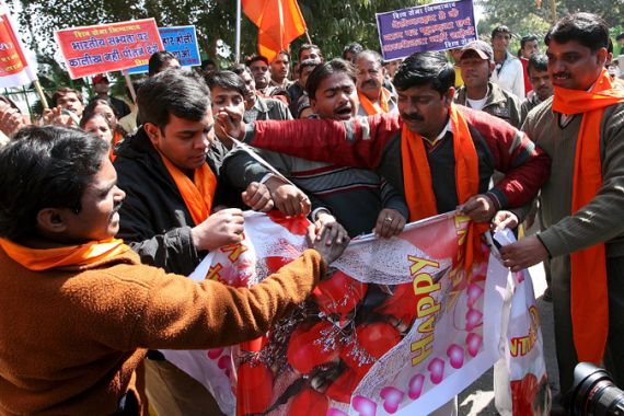 Hindu fundamentalists on Valentine''s Day