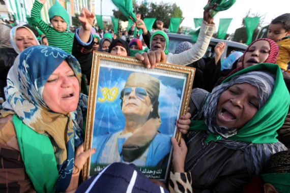Gaddafi forces push back rebels