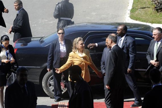 Hillary clinton arriving at Tunisian presidential palace