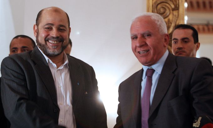 Hamas and Fatah unity deal shaking hands - Inside Story