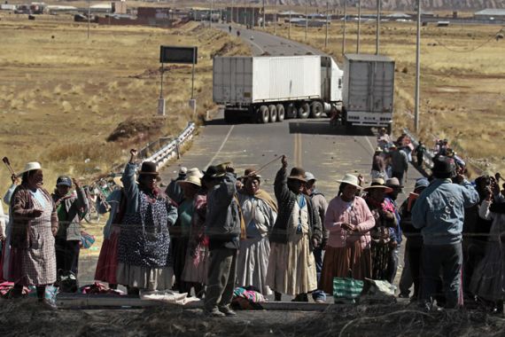 Peru - blockade women