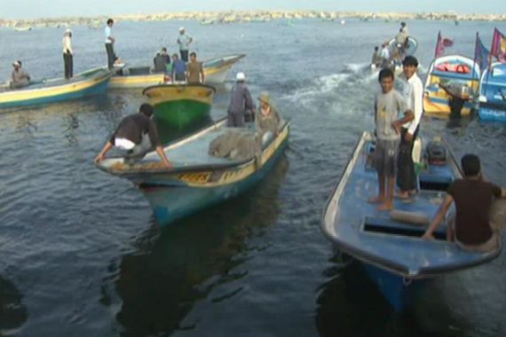 Gaza fishers defy israel navy blockade screengrab