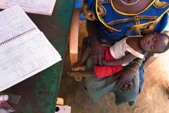 Yambio, Sudan. Woman with child at Doctors Without Borders.