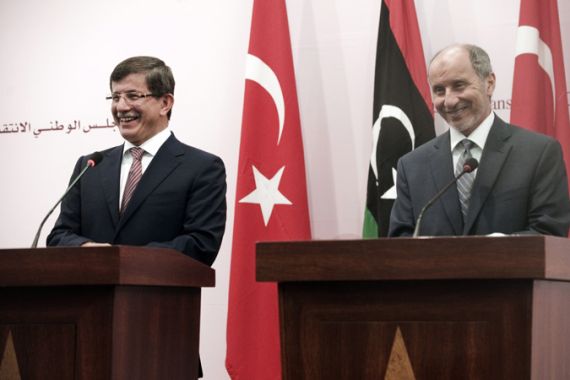 Turkish Foreign Affairs Minister Ahmet Davutoglu (L) and rebel National Transitional Council chariman Mustafa Abdel Jalil
