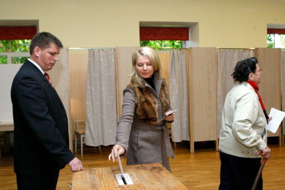 Latvians voting