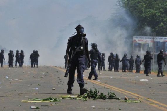 liberia police riot gear gas mask