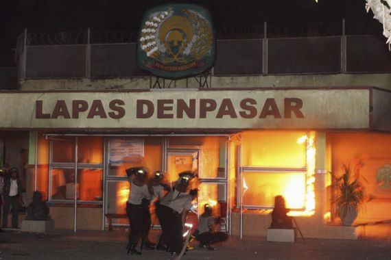 Bali prison riot