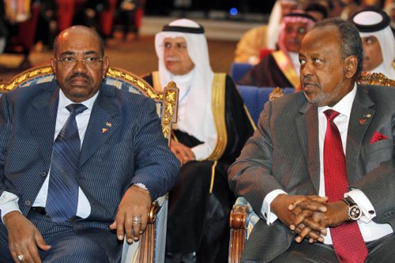 Sudan''s President Omar Hassan al-Bashir (L) and Djibouti''s President Ismail Omar Guelleh attend the opening ceremony of the Connect Arab Summit in Doha March 6, 2012. REUTERS/Mohammed Dabbous (QATAR - Tags: POLITICS SCIENCE TECHNOLOGY BUSINESS)