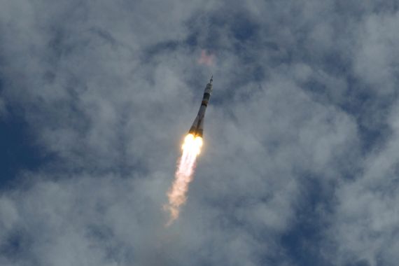 Soyuz rocket launches on mission to space station?