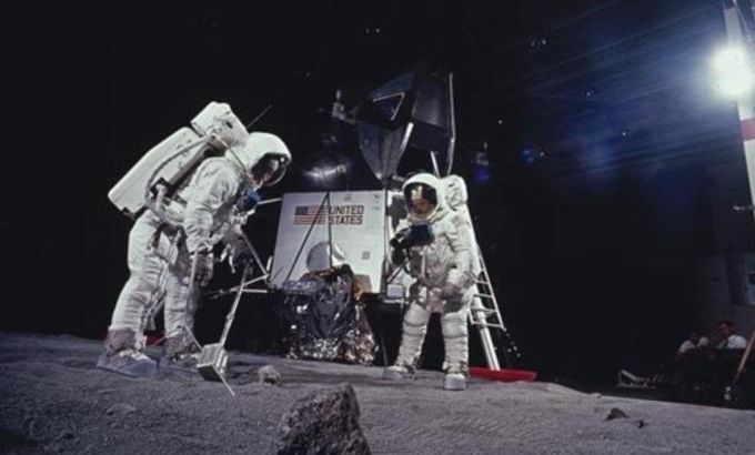 Edwin E. Aldrin, Neil Armstrong