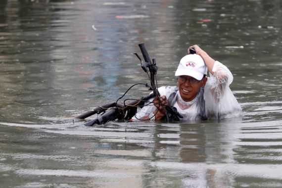 Philippines Flooded by Sanba