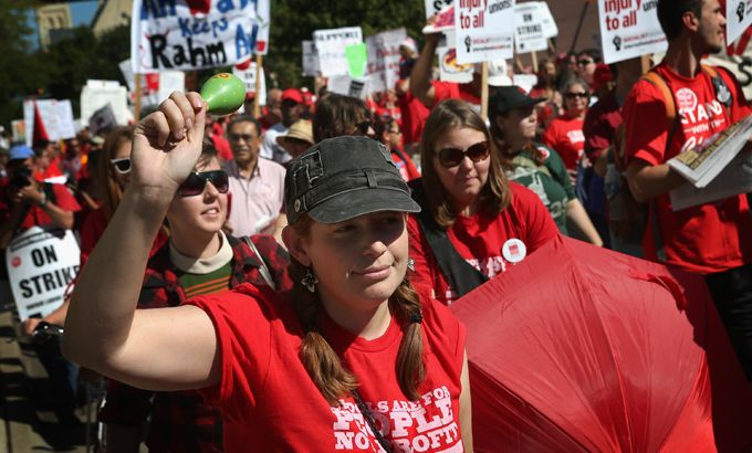 Chicago teachers extend strike to second week