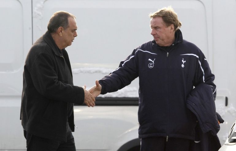 Tottenham Hotspur Football Club''s manager Harry Redknapp shakes hands with former Chelsea manager Avram Grant outside the club''s training ground in Chigwell, southern England
