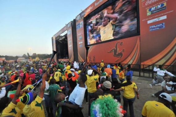 Football fans celebrate South Africa''s f