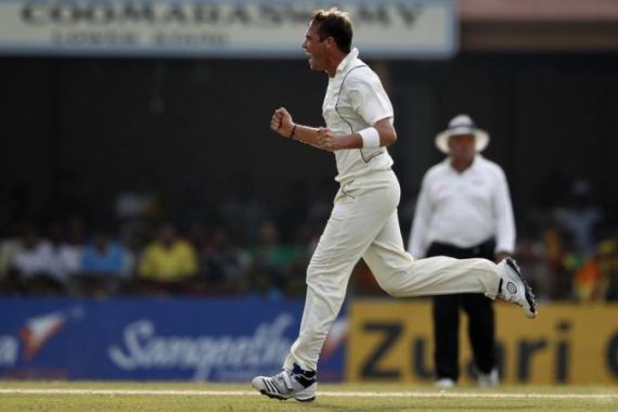 New Zealand''s Southee celebrates taking the wicket of Sri Lanka''s Dilshan during the fourth day of second and final test cricket match in Colombo