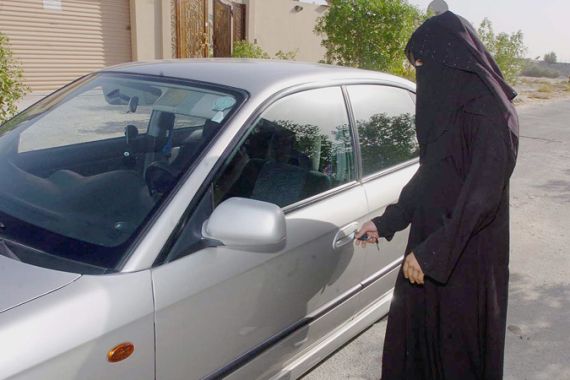 A Saudi woman opens the door of her family s car
