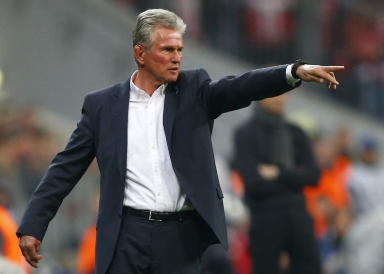 Bayern Munich''s coach Heynckes points to players from sideslines during Champions League semi-final first leg soccer match against Barcelona in Munich