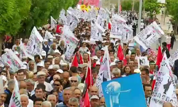 Turks march for ‘massacre’ anniversary