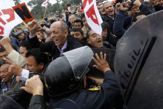 Hundreds of Peruvian marched towards congress in Peru