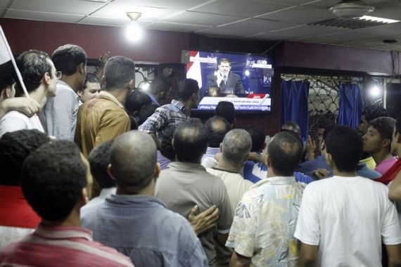 Crowd watches Morsi on TV