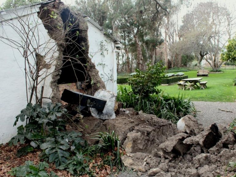 Quakes shake central New Zealand, damaging homes