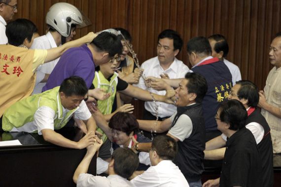 Taiwan lawmakers brawl over nuclear plant bill