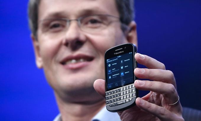 BlackBerry warns of big loss, 4,500 job cuts; shares dive