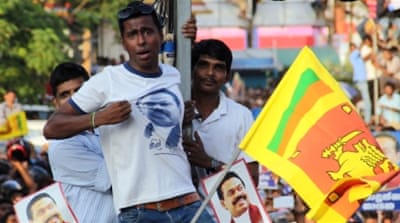 Rajapaksa supporters rally in Colombo [Azzam Ameen/Al Jazeera]