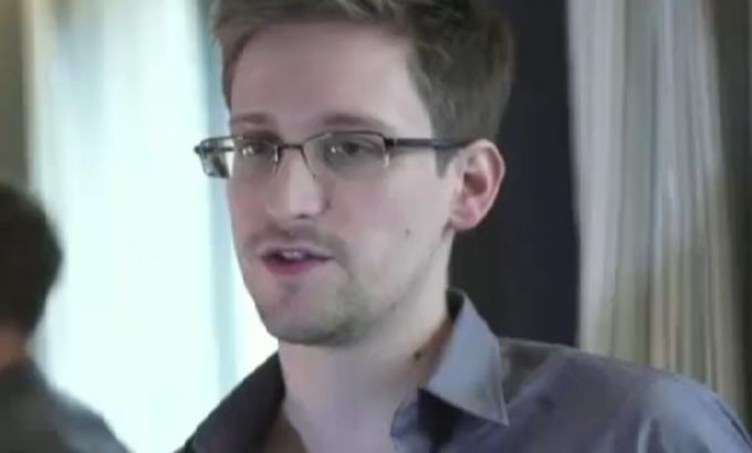 Snowden thought to be in Moscow Airport