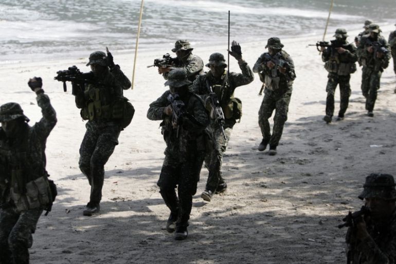 Hundreds of Philippine and US personnel participate in joint naval training