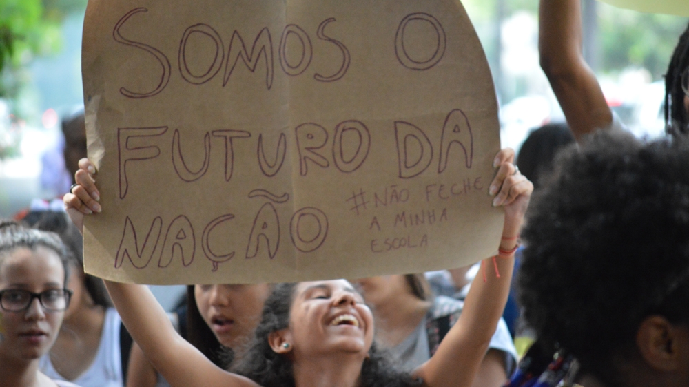 Supporters demonstrating in support of the occupations at the Fernao Dias Paes school [Gustavo Oliveira] [Al Jazeera]