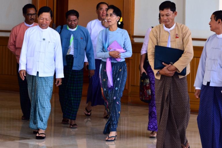 Aung San Suu Kyi holds talks