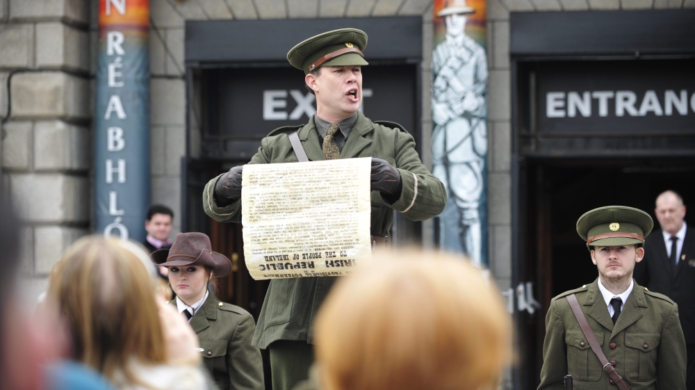 An actor portraying Irish Rebel leader Padraig Pearse reads the 1916 Proclamation to tourists in Dublin [Aidan Crawley/EPA]