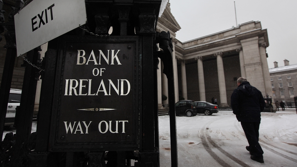 When Irish bankers went on strike in 1970, the Irish took matters into their own hands - with the help of the country's bartenders and shopkeepers [Peter Macdiarmid/Getty Images] 