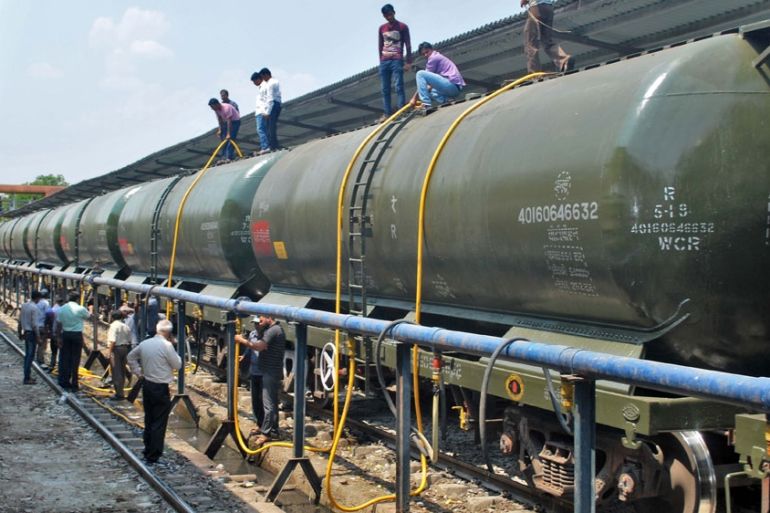 Water tankers carry to water to drought hit Latur, India