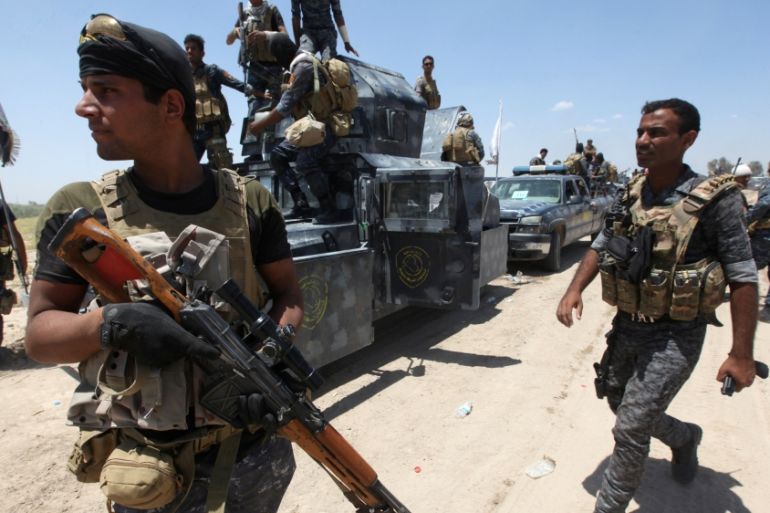 Iraqi security forces gather near Falluja