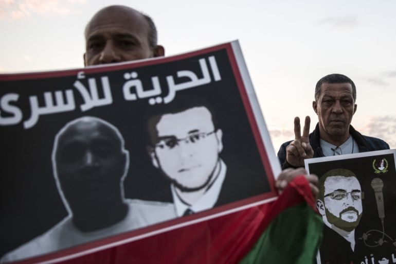 Palestinians demonstrating for release of journalist