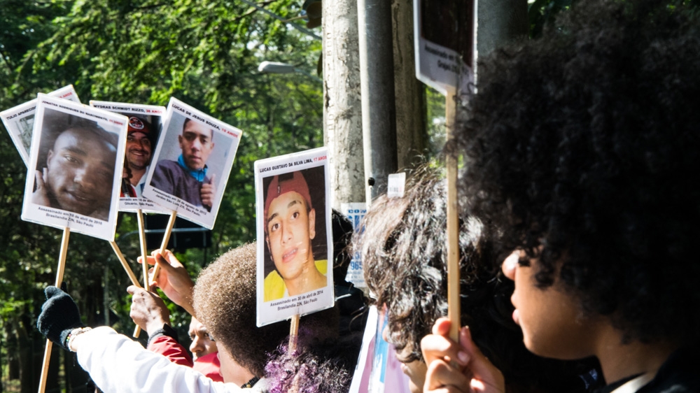 Protesters gather in the neighbourhood where Italo was killed, calling his death an 'execution' [Daniel Arroyo/Ponte]