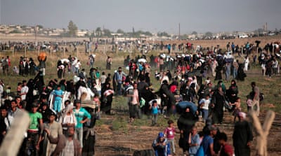 Thousands of Syrian refugees cross into Turkey [AP]